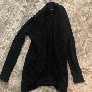 BAREFOOT DREAMS black chic light sweater. Size medium! Very soft